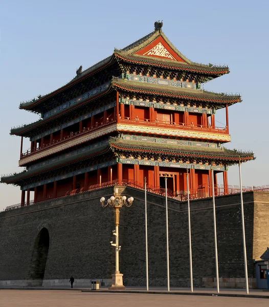 Porta Zhengyangmen (Qianmen). Questo famoso cancello si trova a sud di Piazza Tiananmen a Pechino, Cina — Foto Stock