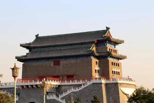 Porta Zhengyangmen (Qianmen). Questo famoso cancello si trova a sud di Piazza Tiananmen a Pechino, Cina — Foto Stock