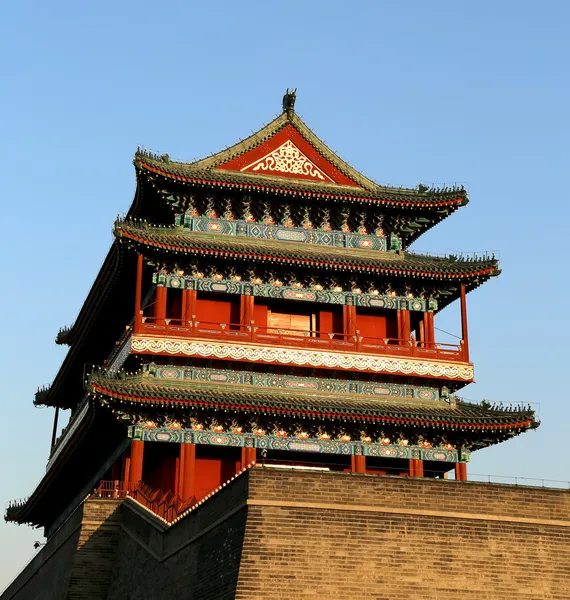 Zhengyangmen gate (qianmen). denna berömda Port ligger söder om Himmelska fridens torg i Peking, Kina — Stockfoto