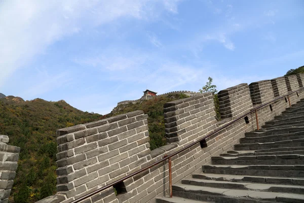 Vista de uma das seções mais cênicas da Grande Muralha da China, ao norte de Pequim — Fotografia de Stock
