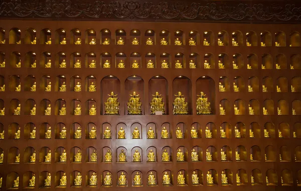 Statue of Xuanzang. Great Wild Goose Pagoda, Xian (Sian, Xi'an), Shaanxi province, China — Stock Photo, Image