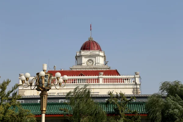 Historisches Gebäude im Zentrum von Peking in der Nähe des Tiananmen-Platzes, China — Stockfoto