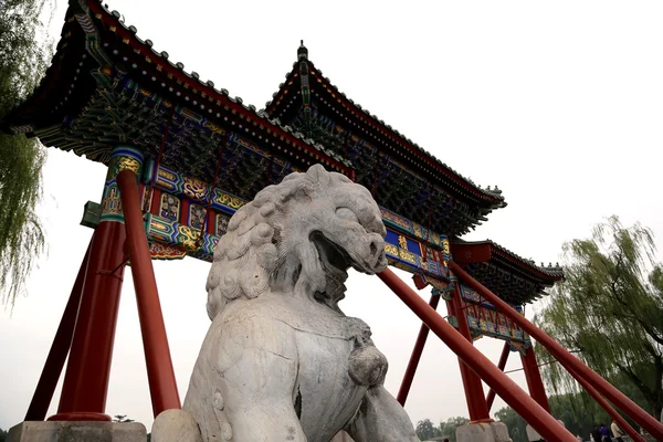 Stone Guardian Lion Statue in Beihai Park -- is an imperial garden to the northwest of the Forbidden City in Beijing, China — Stock Photo, Image