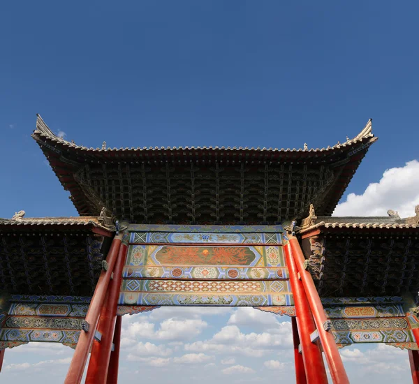 Ingången till ett buddhistiskt tempel--xian (sian, xi'an), shaanxi-provinsen, Kina — Stockfoto