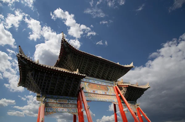 Вход в буддийский храм - Сиань (Сиань, Сиань), провинция Шэньси, Китай — стоковое фото