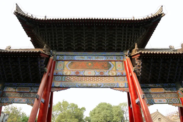 Eingang zu einem buddhistischen Tempel -- xian (sian, xi 'an), shaanxi Provinz, China — Stockfoto