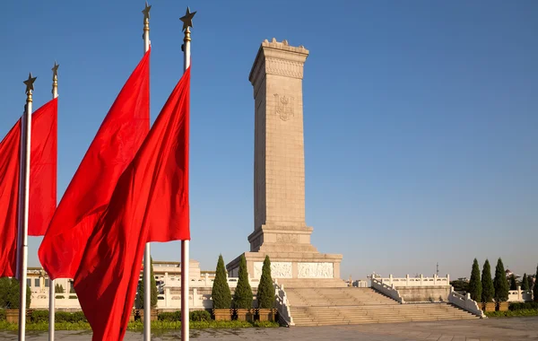 Monumento a los Héroes del Pueblo en la Plaza Tiananmen, Pekín, China —  Fotos de Stock