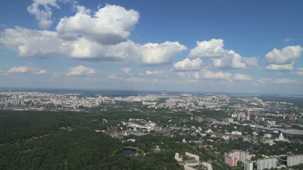 Látványos légi felvétel (340 m), Moszkva, Oroszország. Nézd a Osztankinói tévétorony — Stock videók
