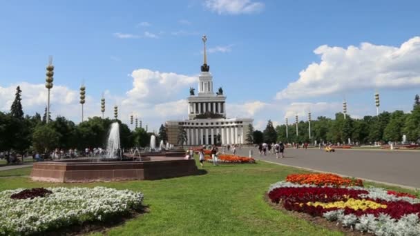 Vdnkh （全俄展览中心，也被称为全俄展览中心） 是一个永久的通用贸易展在莫斯科，俄罗斯 — 图库视频影像