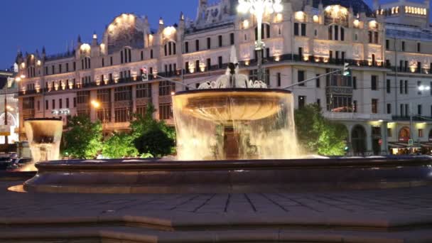 Brunnen in der Nähe des Bolschoi-Theaters (Großes, Großes oder Großes Theater, auch Bolschoi geschrieben) in der Nacht, Moskau, Russland — Stockvideo