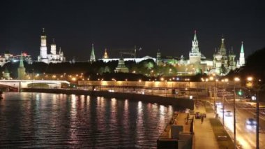 setin Moskova Nehri ve gece trafik, Moskova, Rusya
