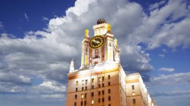 Sparrow Hills 'teki Lomonosov Moskova Devlet Üniversitesi' nin ana binası. Rusya 'nın en üst düzey eğitim kurumudur. Rusya