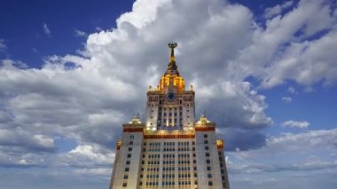 Sparrow Hills 'teki Lomonosov Moskova Devlet Üniversitesi' nin ana binası. Rusya 'nın en üst düzey eğitim kurumudur. Rusya