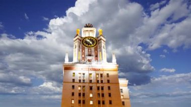 Sparrow Hills 'teki Lomonosov Moskova Devlet Üniversitesi' nin ana binası. Rusya 'nın en üst düzey eğitim kurumudur. Rusya