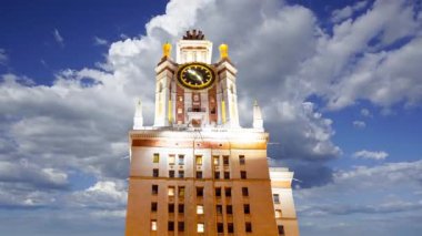 Sparrow Hills 'teki Lomonosov Moskova Devlet Üniversitesi' nin ana binası. Rusya 'nın en üst düzey eğitim kurumudur. Rusya