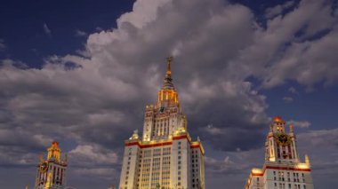 Sparrow Hills 'teki Lomonosov Moskova Devlet Üniversitesi' nin ana binası. Rusya 'nın en üst düzey eğitim kurumudur. Rusya