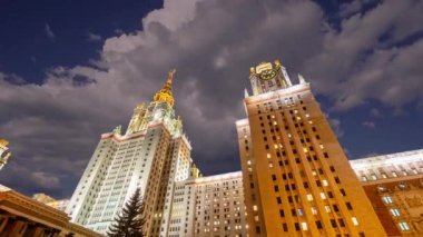 Sparrow Hills 'teki Lomonosov Moskova Devlet Üniversitesi' nin ana binası. Rusya 'nın en üst düzey eğitim kurumudur. Rusya