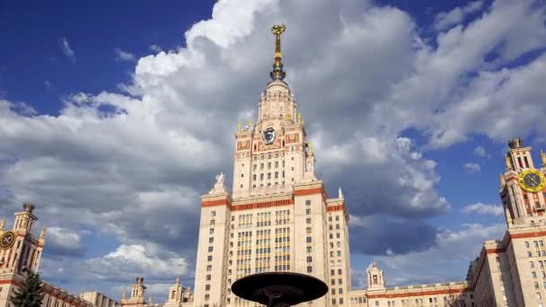 Das Hauptgebäude Der Staatlichen Lomonossow Universität Moskau Auf Den Spatzenbergen — Stockvideo