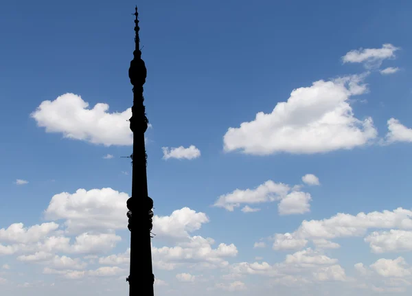 Torre de televisão Ostankino em Moscou, Rússia. De pé 540,1 metros de altura, foi a primeira estrutura autônoma do mundo a exceder 500 metros de altura . — Fotografia de Stock