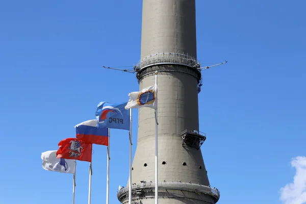 Torre de televisión Ostankino en Moscú, Rusia. De pie 540.1 metros de altura, fue la primera estructura independiente en el mundo en superar los 500 metros de altura . — Foto de Stock