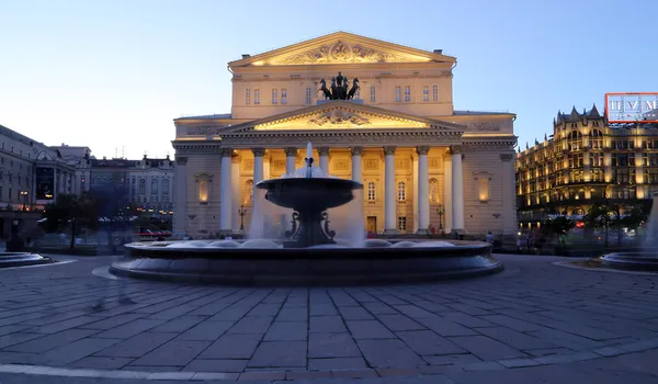 Teatro Bolshoi (Grande, Grande o Grande Teatro, scritto anche Bolshoy) di notte, Mosca, Russia — Foto Stock