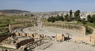 Forum (oval plaza) gerasa (jerash), jordan. Asimetrik bir plaza birinci yüzyılda inşa edilen Sütunlu Cadde başında bir forumdur