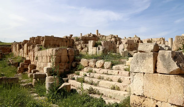 Ruínas romanas na cidade jordaniana de Jerash (Gerasa da Antiguidade), capital e maior cidade de Jerash Governorate, Jordânia — Fotografia de Stock