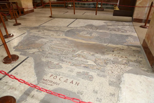 Antiguo mapa bizantino de Tierra Santa en el suelo de la Basílica de San Jorge de Madaba, Jordania, Oriente Medio —  Fotos de Stock