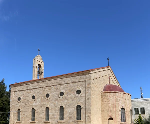 Basilique grecque orthodoxe de Saint George dans la ville Madaba, Jordanie, Moyen-Orient — Photo