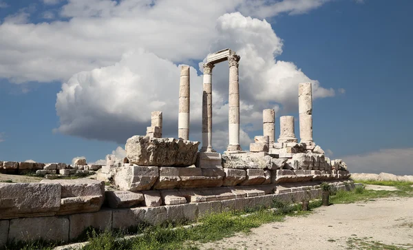 Hercules temploma, római korinthoszi oszlopok, a Citadella, amman, Jordánia — Stock Fotó