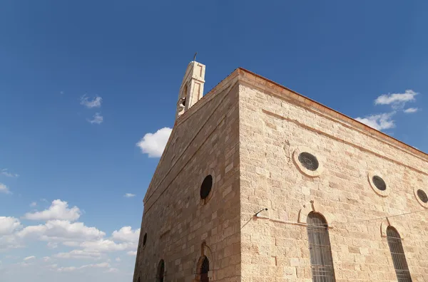 Grekisk ortodoxa basilikan saint george i staden madaba, Jordanien, Mellanöstern — Stockfoto