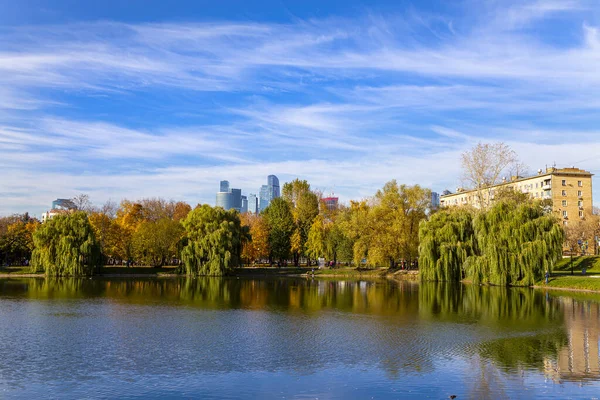 Moscow Russia October 2021 Big Novodevichy Pond Sunny Autumn Day — 图库照片