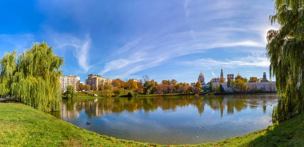 View Novodevichy Convent Bogoroditse Smolensky Monastery Big Novodevichy Pond Sunny — Stock Photo, Image