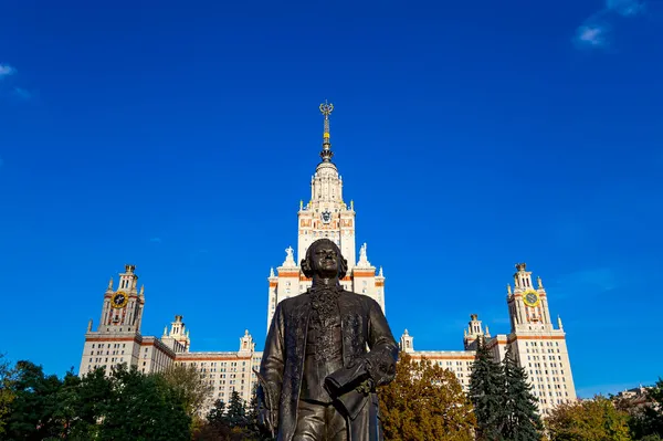 Vista Monumento Mikhail Vasilyevich Lomonosov Dia Ensolarado Outono Lado Edifício — Fotografia de Stock