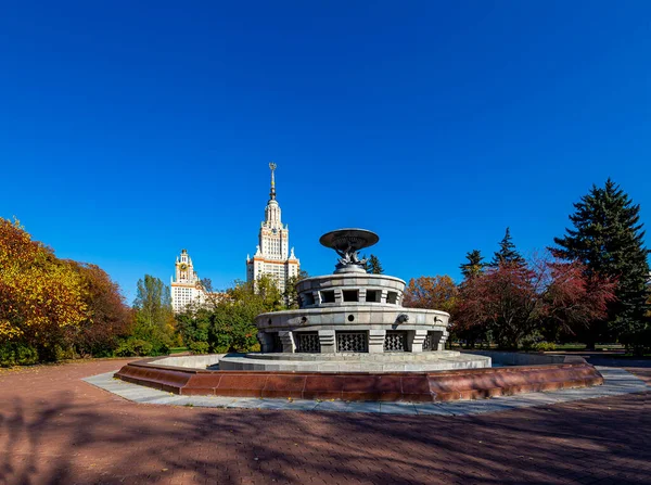 Území Lomonošova Moskevské Státní Univerzity Msu Vrabčích Pahorcích Podzimní Slunečný — Stock fotografie