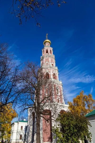 Novodevichy Kloster Bogoroditse Smolensky Kloster Solig Höstdag Ett Åttakantigt Klocktorn — Stockfoto