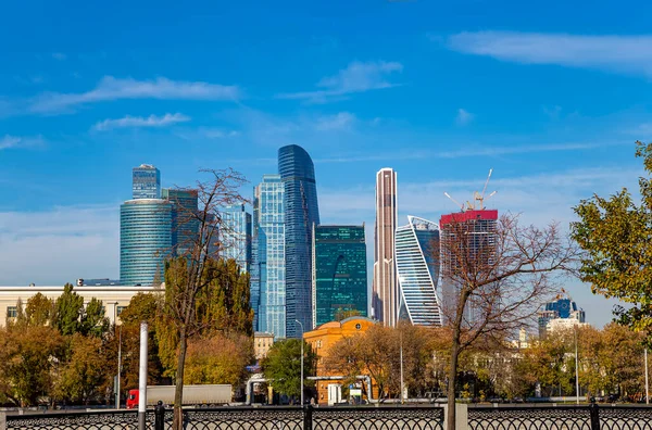 Blick Auf Den Wolkenkratzerkomplex Der Stadt Moskau Herbsttag Russland — Stockfoto
