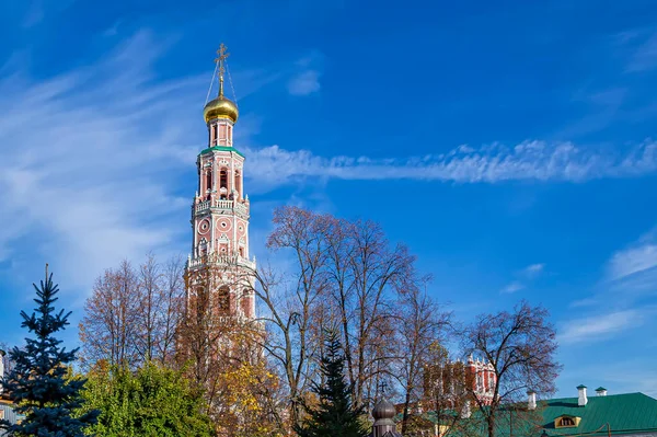 Novodevichy Klasztor Bogoroditse Smolensky Klasztor Słoneczny Jesienny Dzień Ośmioboczna Dzwonnica — Zdjęcie stockowe