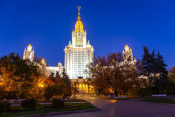 スパロウヒルズ 秋の夜 にあるロモノソフ モスクワ州立大学の本館 最高位のロシア教育機関である ロシア — ストック写真