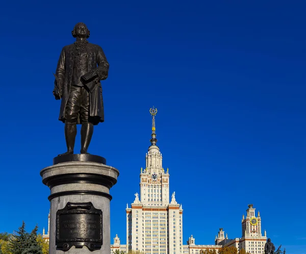 Vista Monumento Mikhail Vasilyevich Lomonosov Dia Ensolarado Outono Lado Edifício — Fotografia de Stock