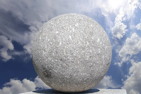 Grote Granieten Bal Achtergrond Van Lucht Met Wolken — Stockfoto