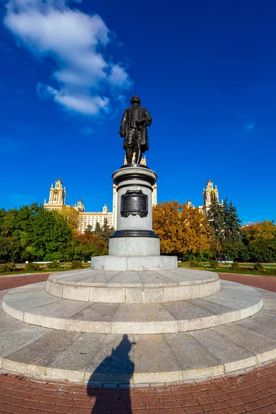 러시아 스패로우 힐스에 모스크바 대학교 Msu 측면에 기념비의 — 스톡 사진
