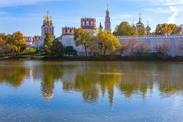 Vista Del Convento Novodevichy Monasterio Bogoroditse Smolensky Del Gran Estanque — Foto de Stock