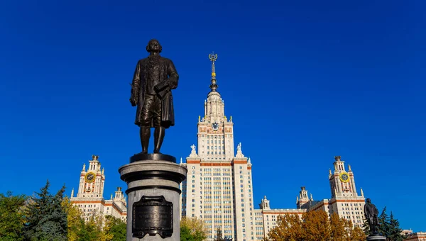 Zicht Het Monument Van Michail Vasiljevitsj Lomonosov Zonnige Herfstdag Vanaf — Stockfoto