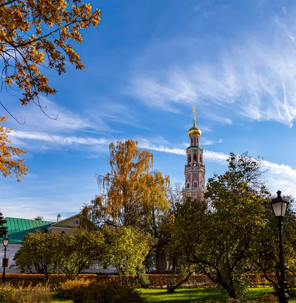 Novodevichy Klooster Bogoroditse Smolensky Klooster Een Zonnige Herfstdag Een Achthoekige — Stockfoto