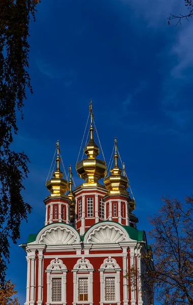 Novodevichy Klášter Bogoroditse Smolensky Klášter Slunečného Podzimního Dne Brána Kostel — Stock fotografie