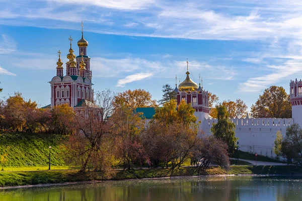 Novodevichy Manastırı Bogoroditse Smolensky Manastırı Güneşli Bir Sonbahar Gününde Moskova — Stok fotoğraf