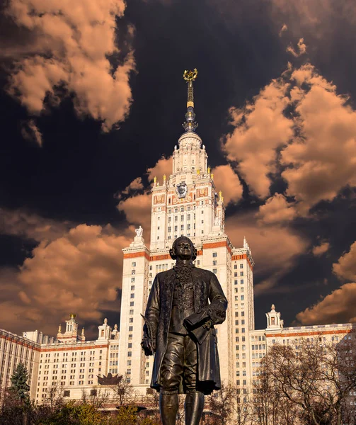 Widok Pomnika Michaiła Wasiliewicza Łomonosowa Rzeźbiarza Tomskiego Architekta Rudniewa 1953 — Zdjęcie stockowe