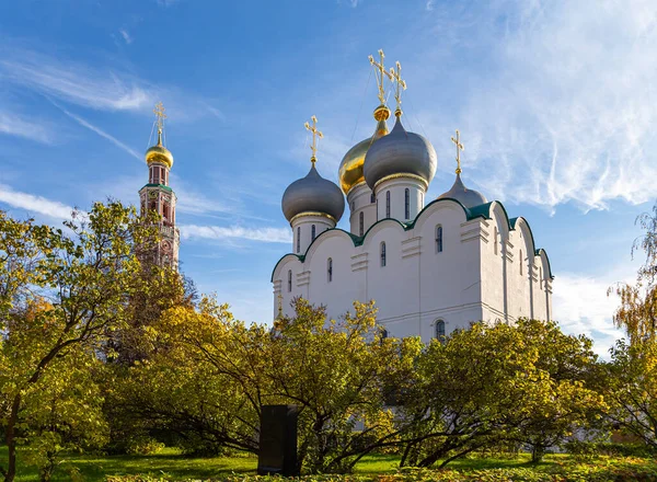 Μονή Novodevichy Μοναστήρι Bogoroditse Smolensky Μια Ηλιόλουστη Ημέρα Του Φθινοπώρου — Φωτογραφία Αρχείου