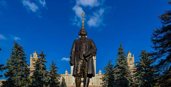 Vista Del Monumento Mikhail Vasilyevich Lomonosov Día Soleado Otoño Desde —  Fotos de Stock